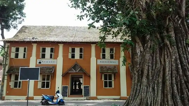 Hotels near Draavidia Gallery