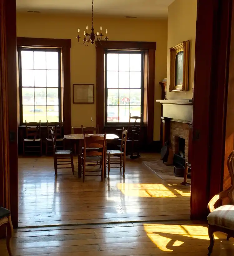 Hotels near Elijah Iles House Foundation