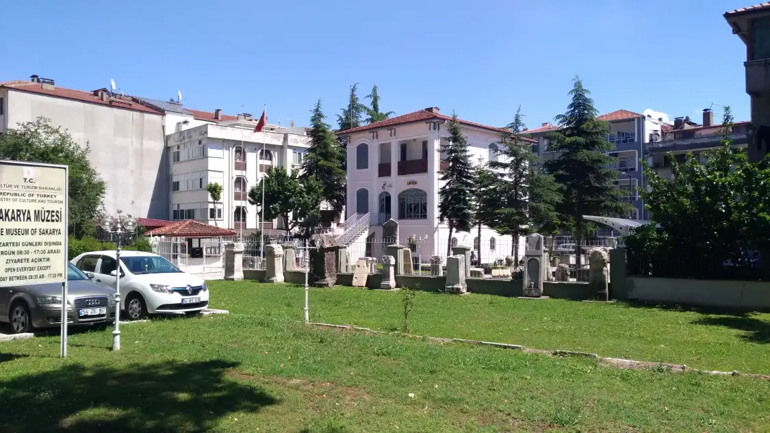 Hotels near Sakarya Museum