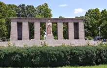 Памятник Александру Мясникяну