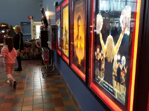 Regal Hollywood - St. Joseph
