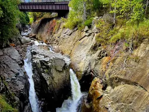 Flume Falls