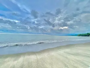 Pantai Desa Tamit (Tamit Paradise)