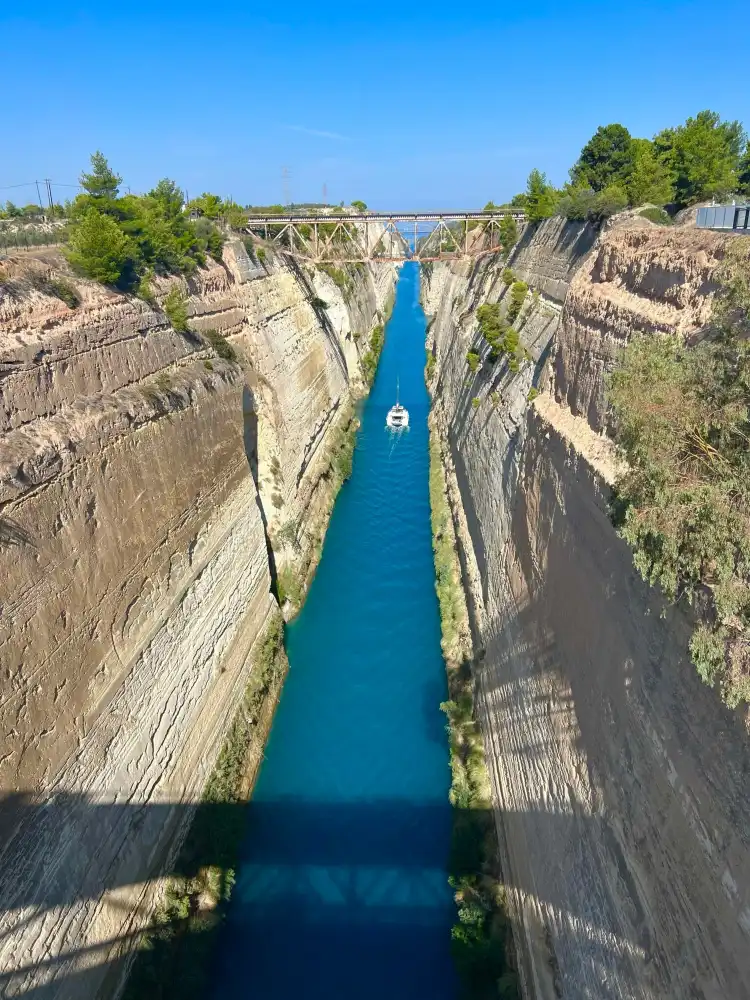 Hotels near Corinth Canal