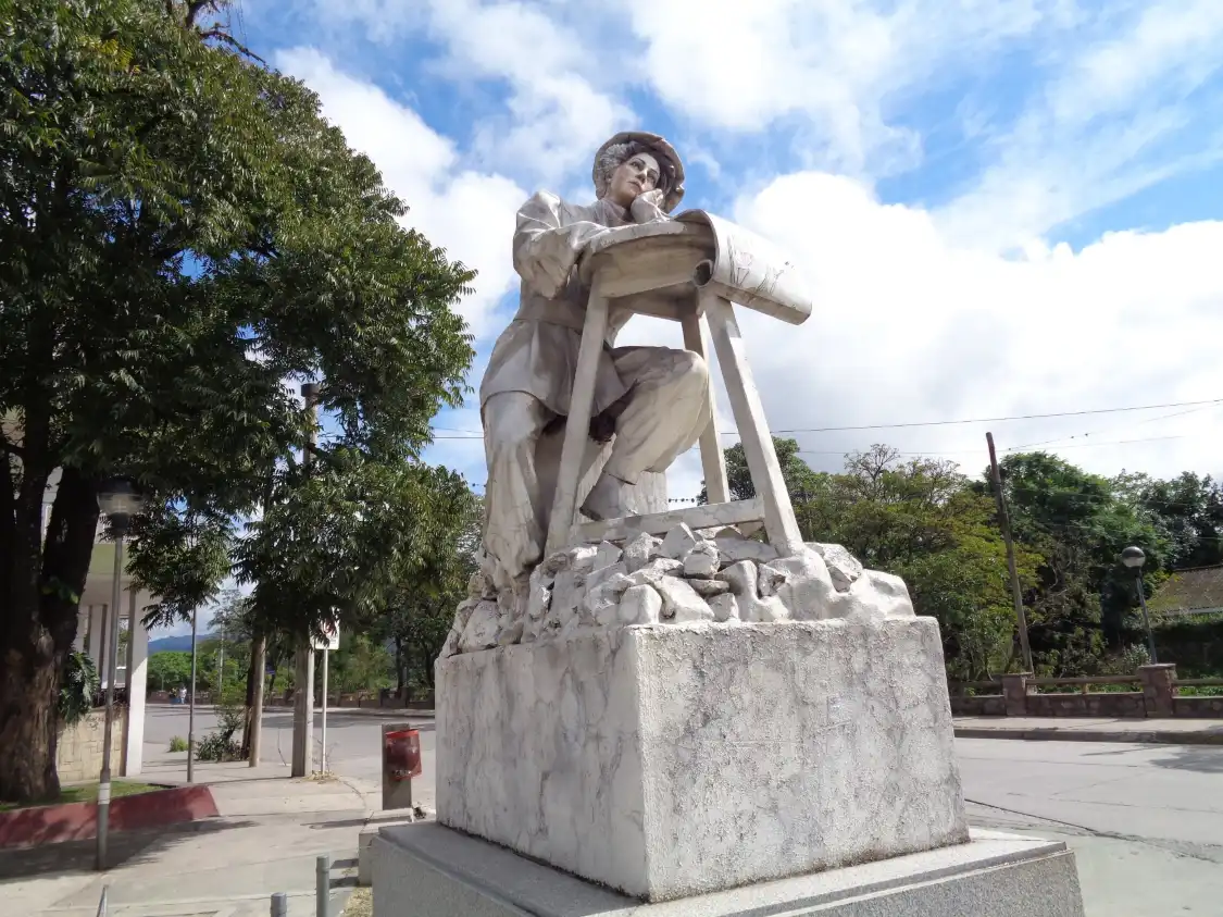 Hotels near Plaza Hipolito Yrigoyen