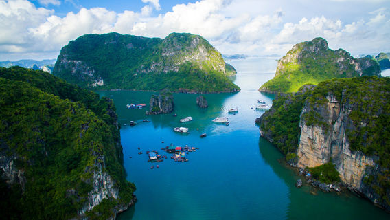 Bai Tu Long Bay