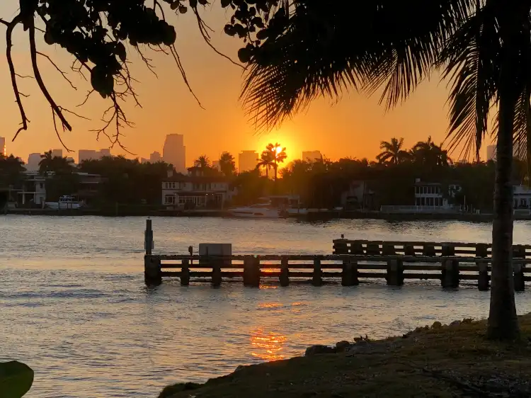 Hotels near West Venetian Causeway Bridge