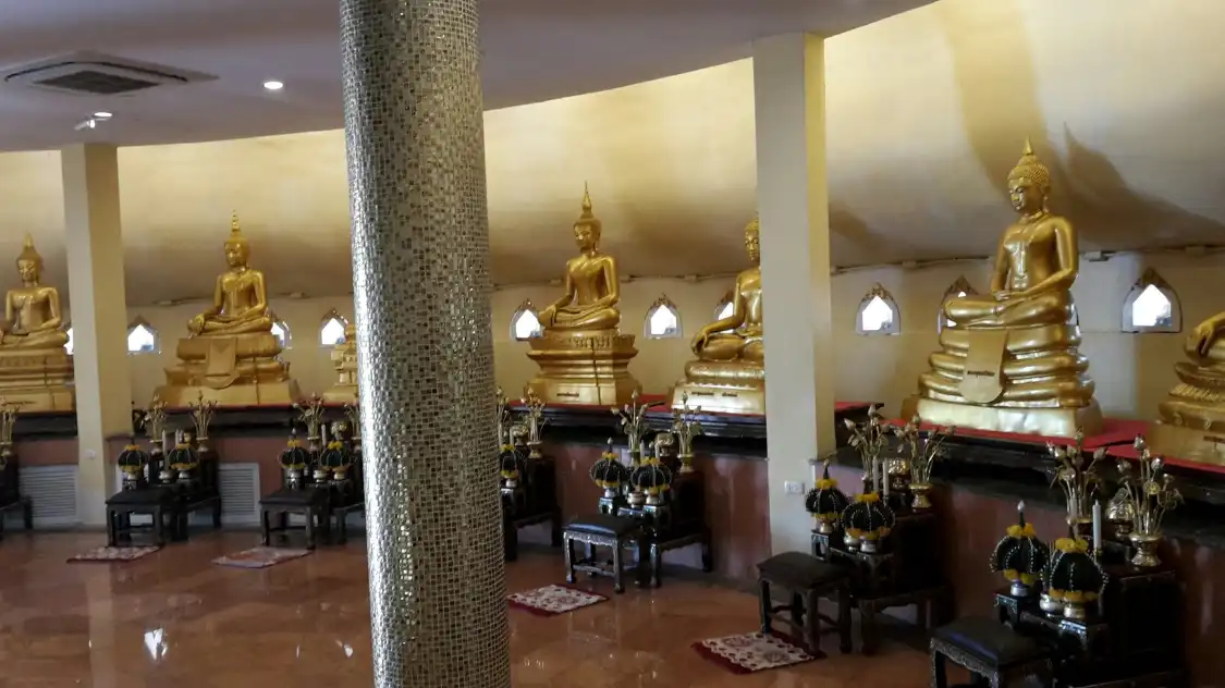 Hotels near Phetchabura Buddhist Park