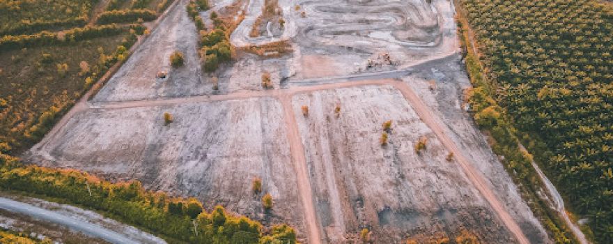 SIRKUIT GRASSTRACK KALINGKALA HANAU KABUPATEN SERUYAN