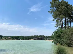 Castel Chalets / aire de camping cars