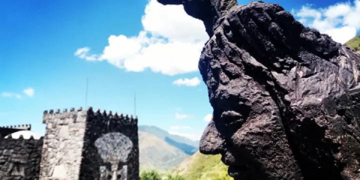 Sol Pintor Ortega Maila寺廟博物館