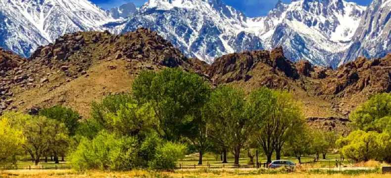 ローン・パインのホテル