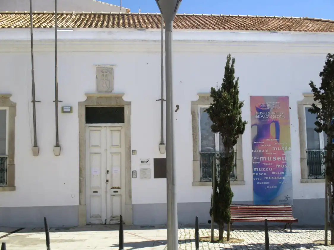 Hotels near Museu Municipal de Arqueologia