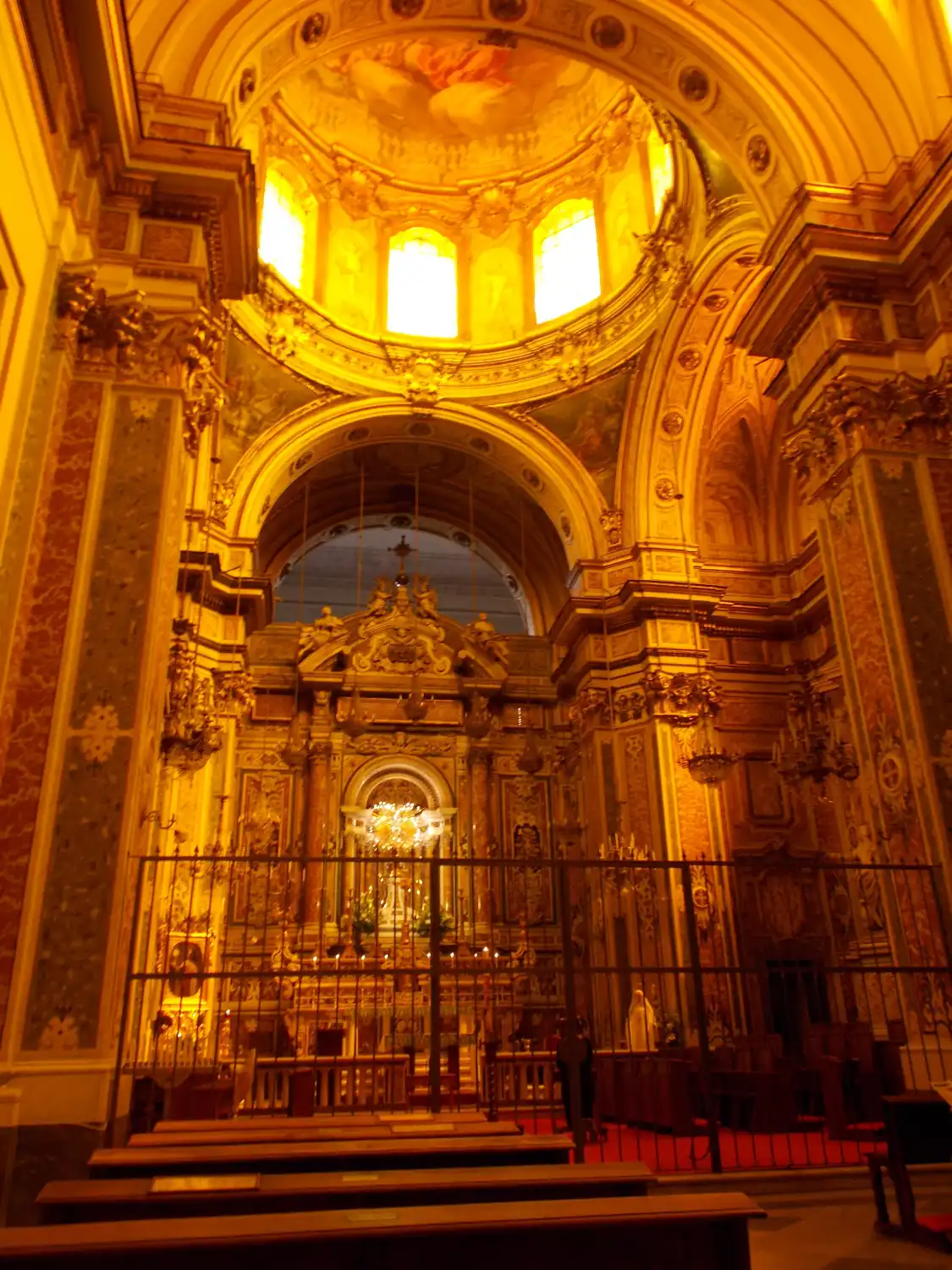 Các khách sạn gần Chiesa San Giuseppe dei Ruffi