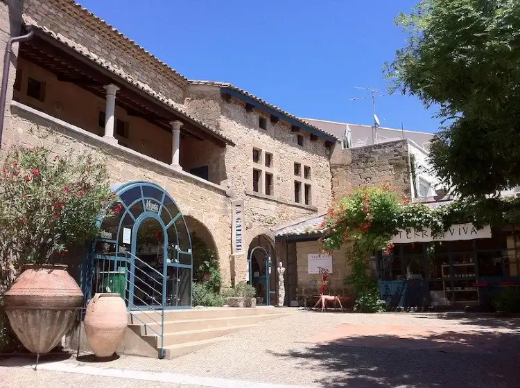 Hôtels à : Saint-Quentin-la-Poterie