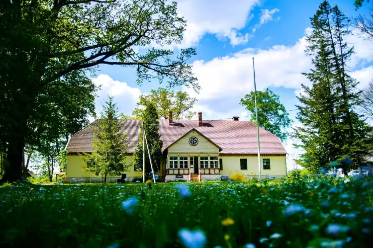 Hotels in Helme Parish