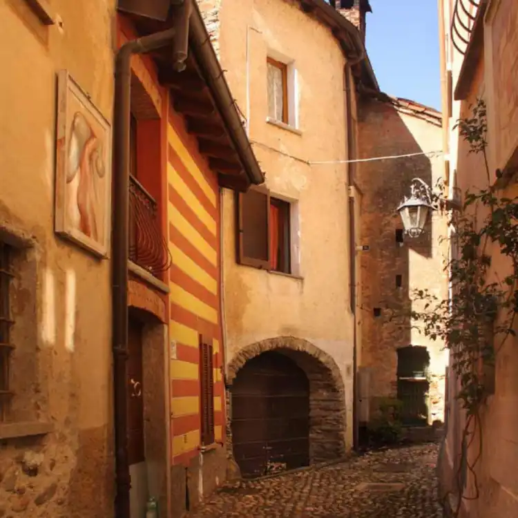 Hotels in Dumenza