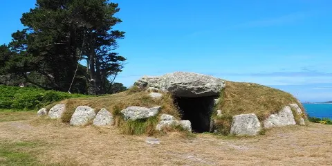 Innisidgen Lower and Upper Burial Chambers