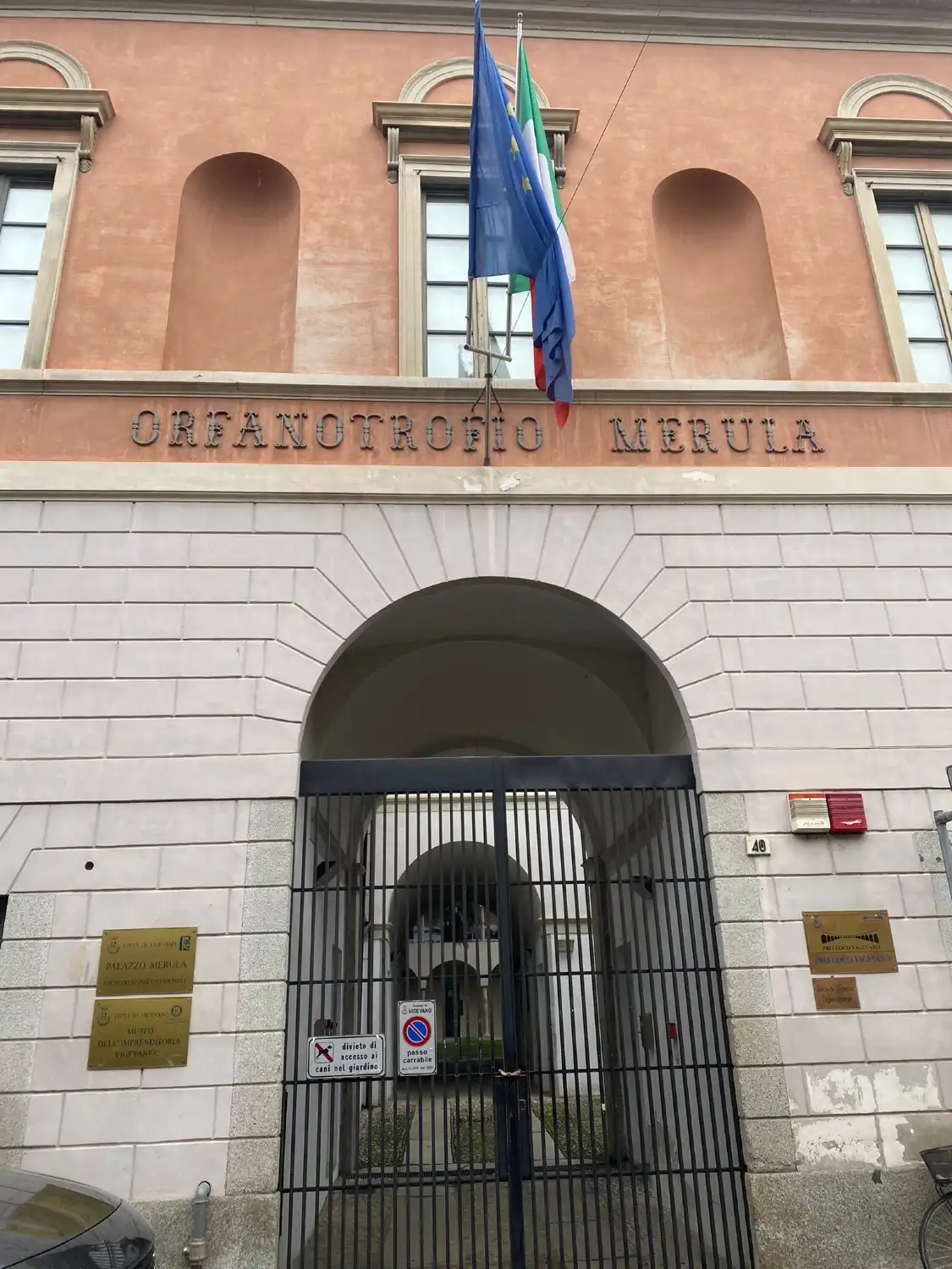 Hotel dekat Palazzo Merula