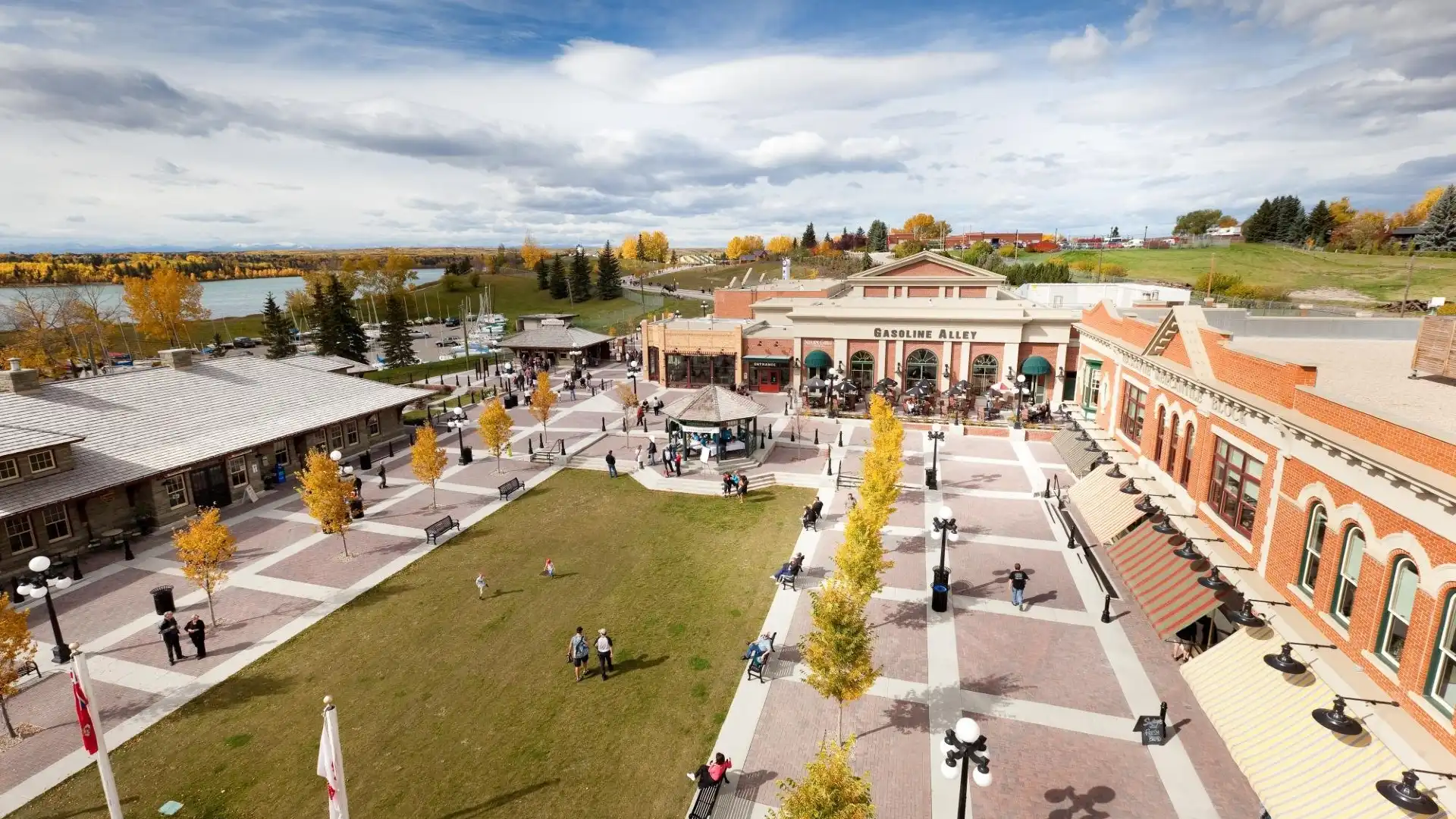 Hotels near Heritage Park