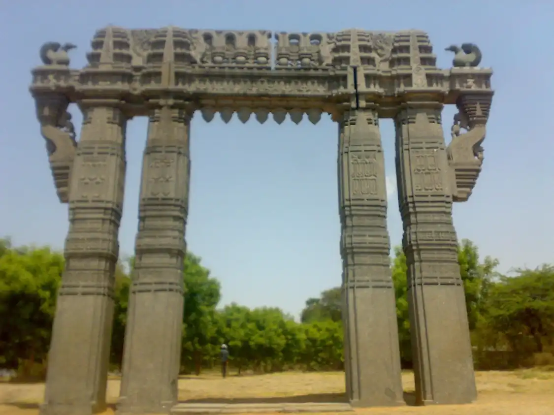 Hotels near Warangal Fort