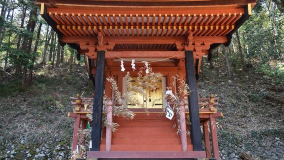 Ten Shrine