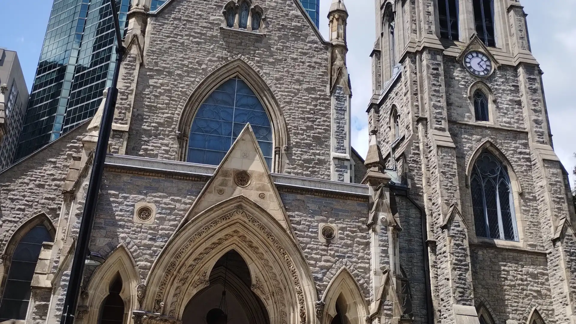 Hotels near St. George's Anglican Church, Place du Canada