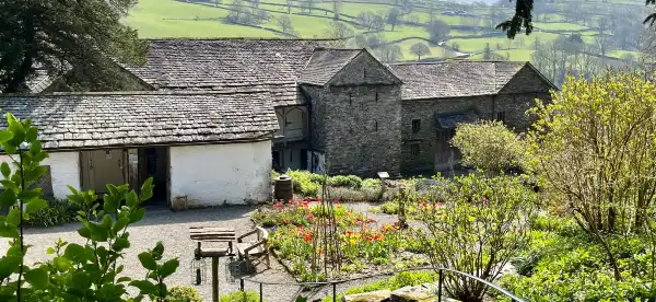 Hotels in Lakes