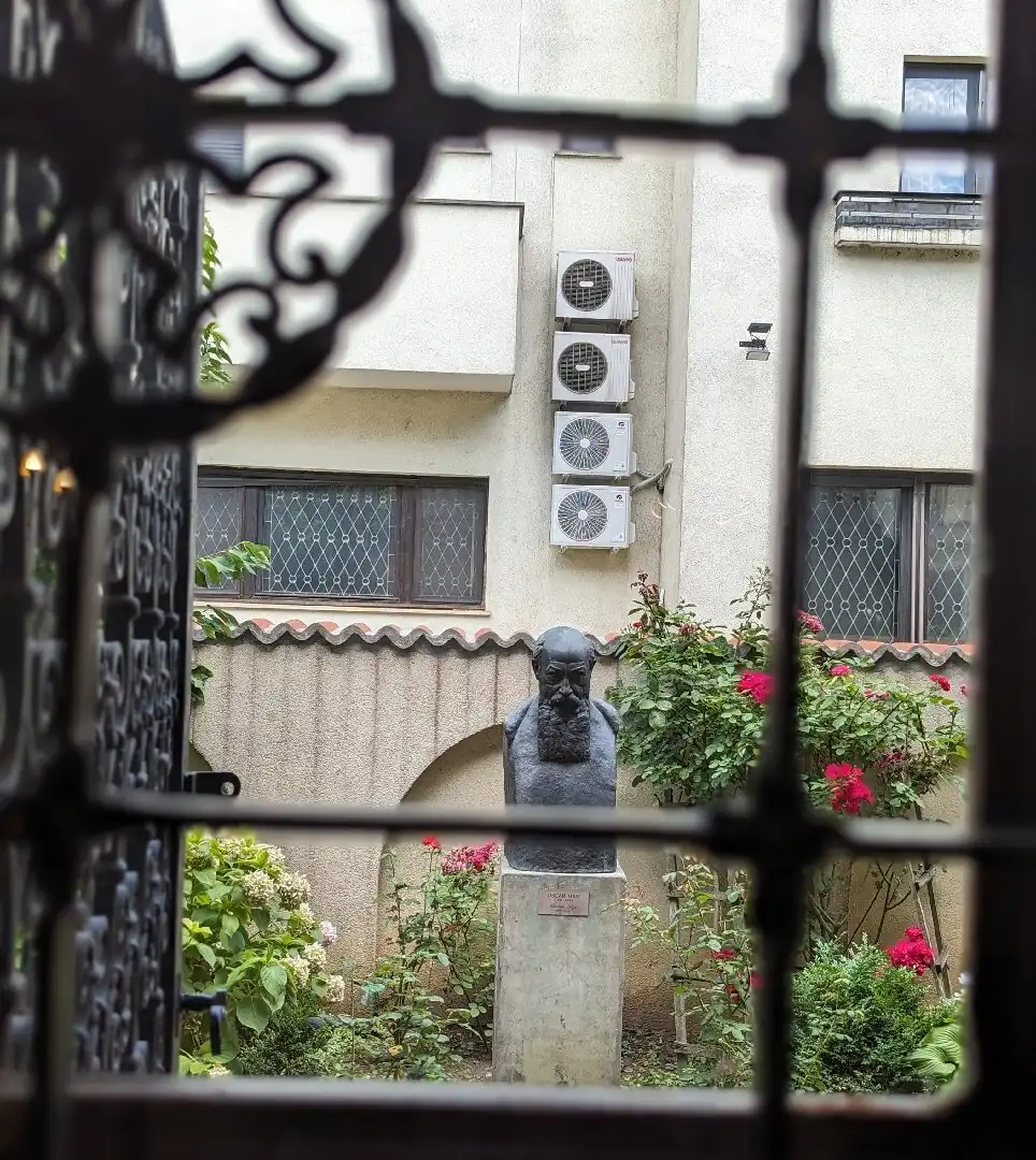 Hotels near "Zambaccian" Art Museum