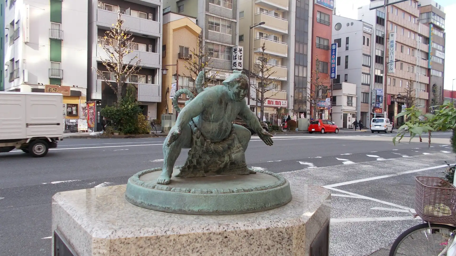 国技館通りの力士像周辺のホテル