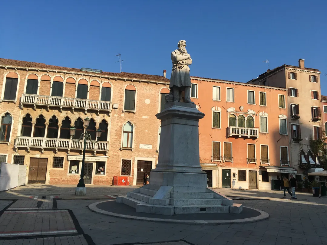 2_Monumento a Niccolò Tommaseo