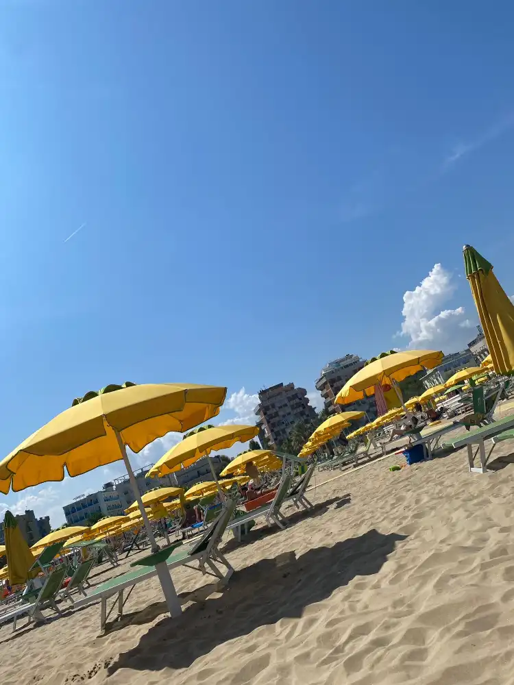 Hotels near Spiaggia 80