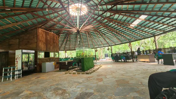 Hotels near Accra Zoo