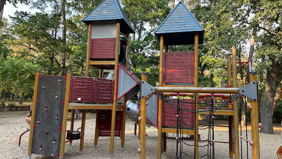 Játszótér a kiserdőben