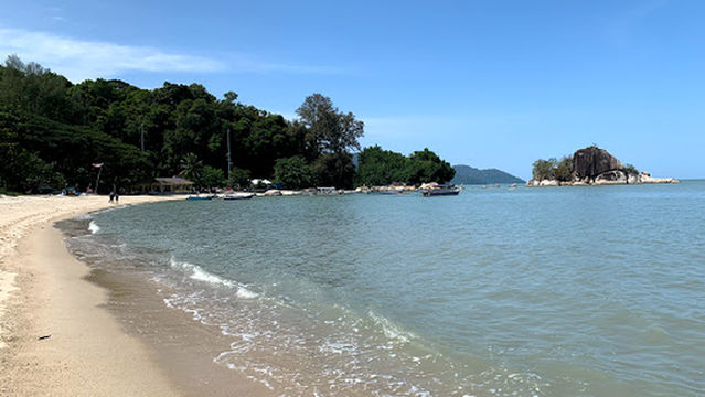 Pantai Kilat / Kilat Beach (viewing area)