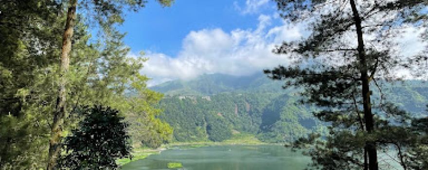 Telaga menjer dan oleh oleh ikan teri