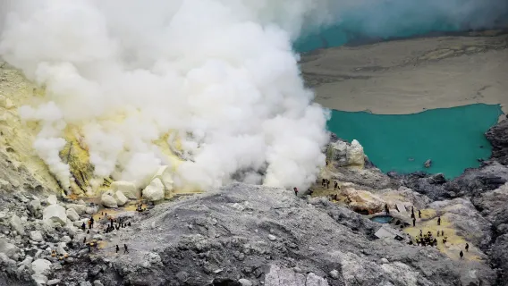 one-day tour to Ijen Volcano in Banyuwangi, Indonesia [Minimum 2 People | Charter private charter| Ijen Volcanic Lake]