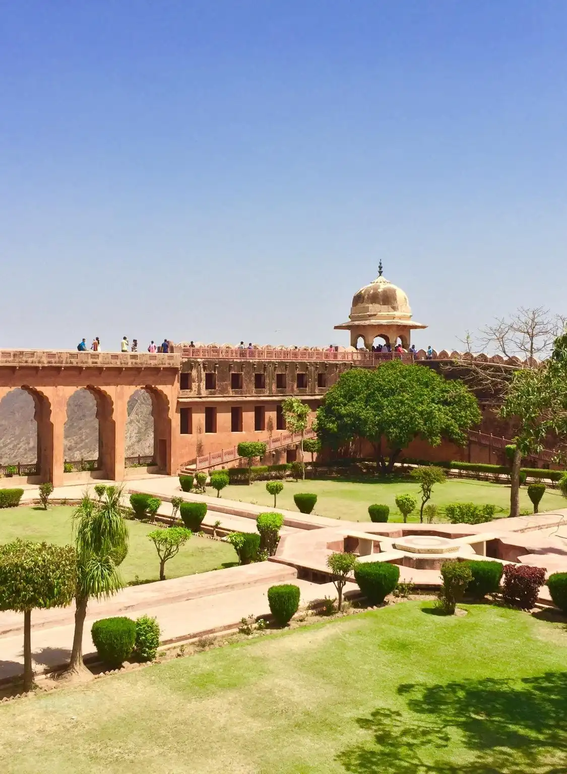 Hotels near Jaigarh Fort