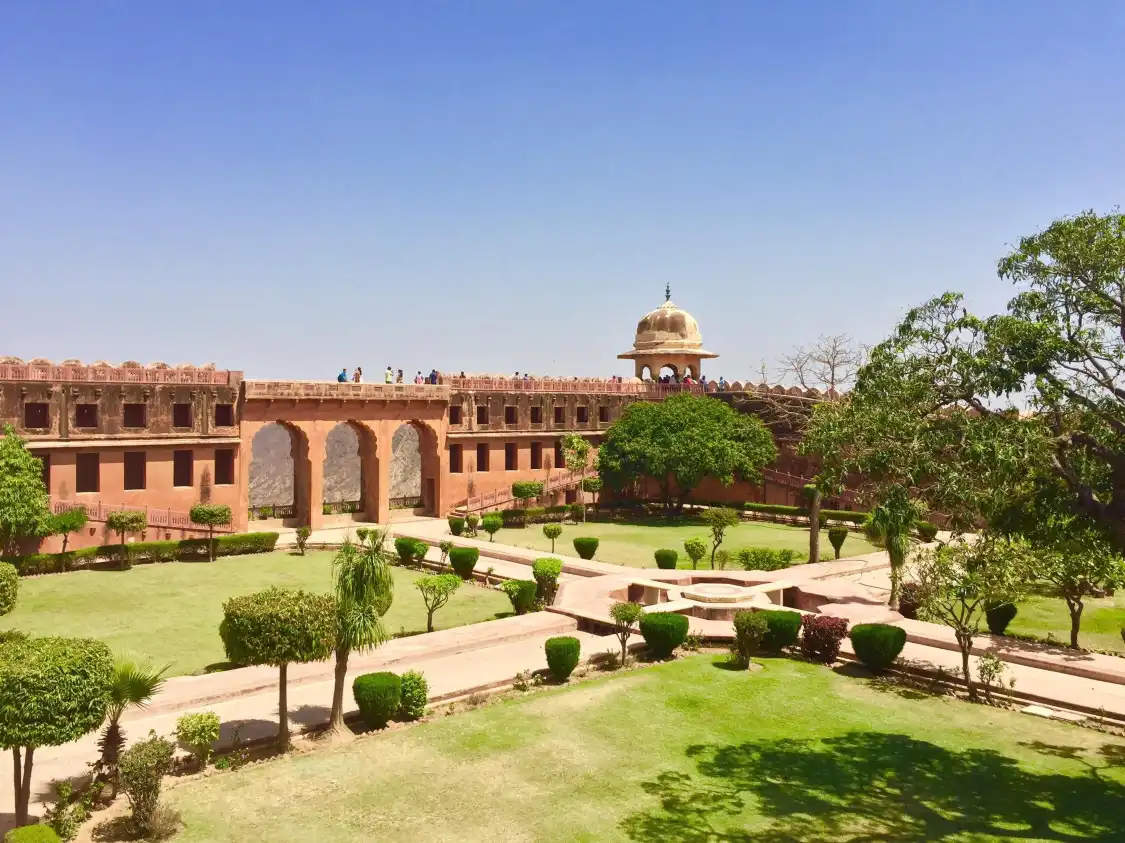 Hotels near Jaigarh Fort