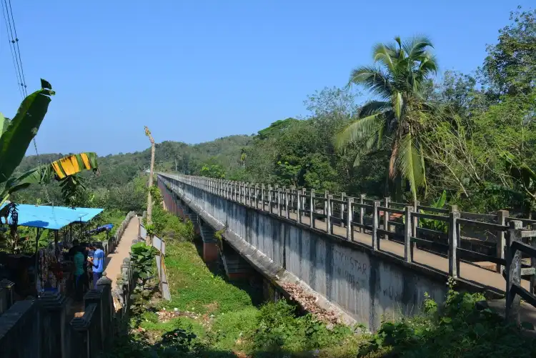 Hotels near Mathoor Aqueduct