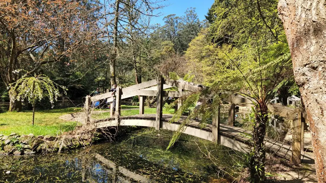Hotels near Alfred Nicholas Memorial Garden