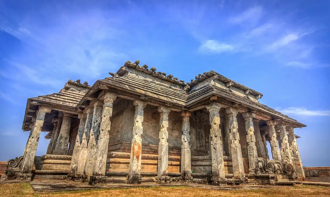 Hotels near Shri Chaturmukha Jaina Basadi