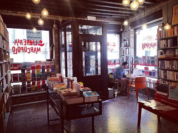 Các khách sạn gần Libreria Marco Polo