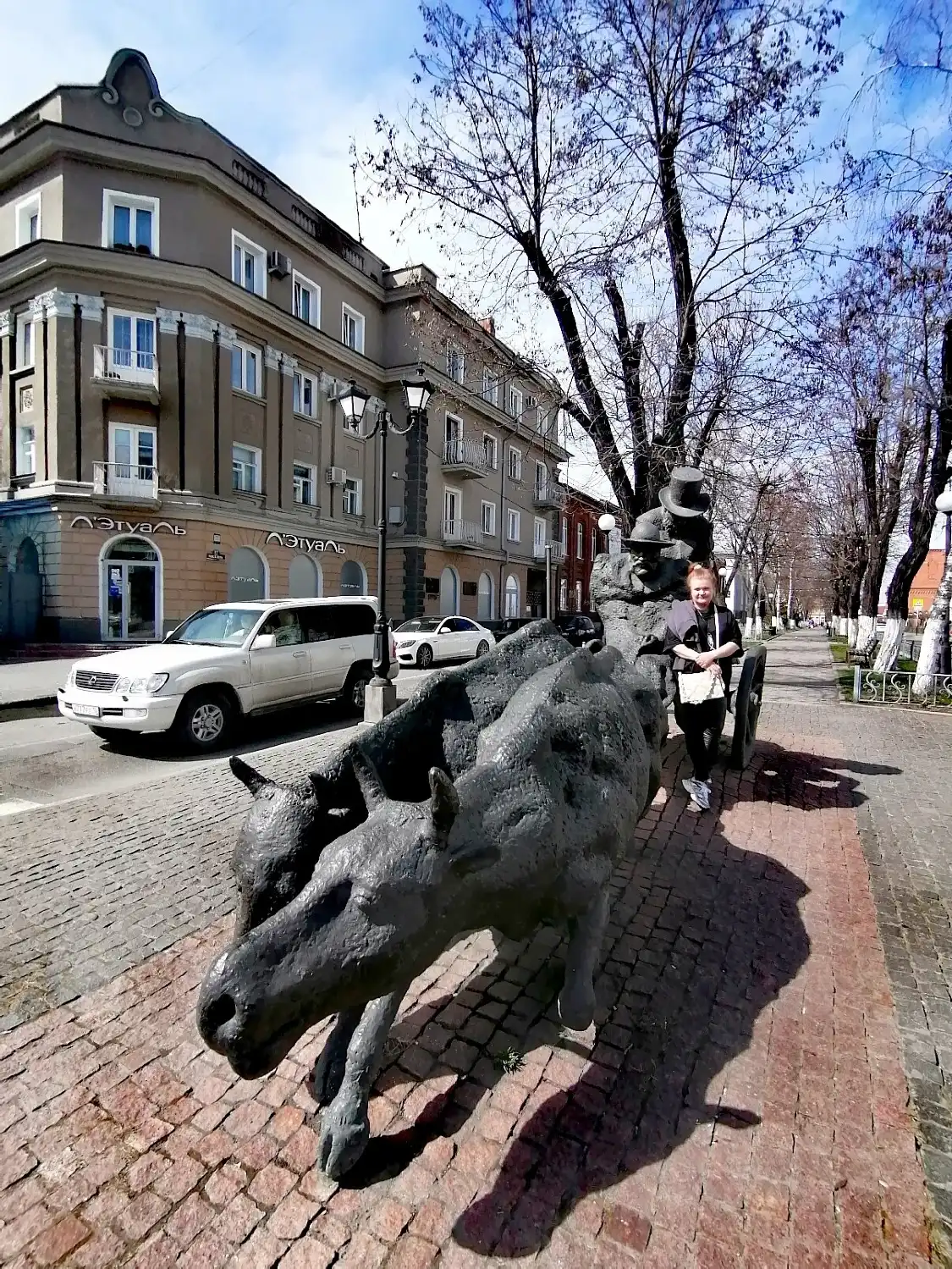 Hotels near Statue of Pushkin
