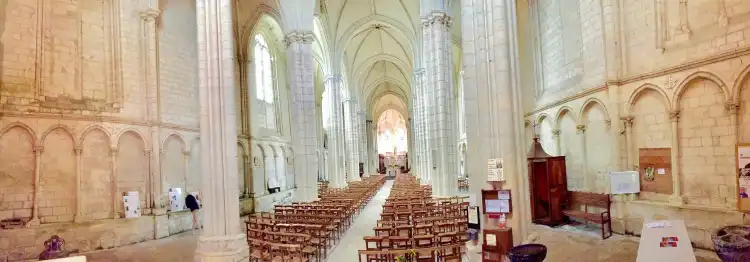 Hotels in Le Puy-Notre-Dame
