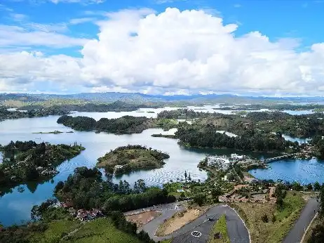 Hotels near Guatape Dam