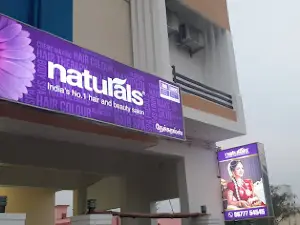 Naturals Salon