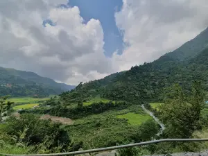लाहुरे टाँसिएको भिर
