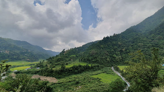 लाहुरे टाँसिएको भिर