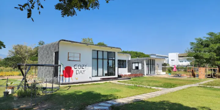 Cozy Day Cafe and More